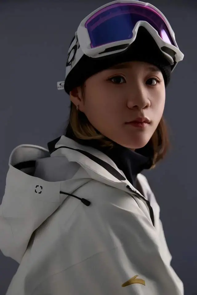 岁的李方慧, 世界杯卡尔, Wuw 岁的李方慧, 世界杯卡尔, Wuw