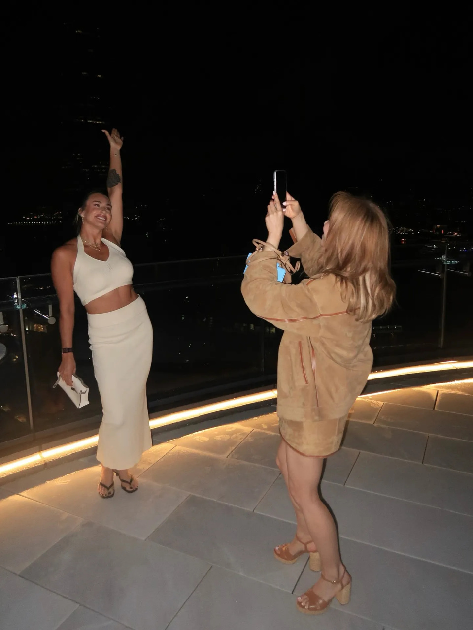 看得出来她 看得出来她